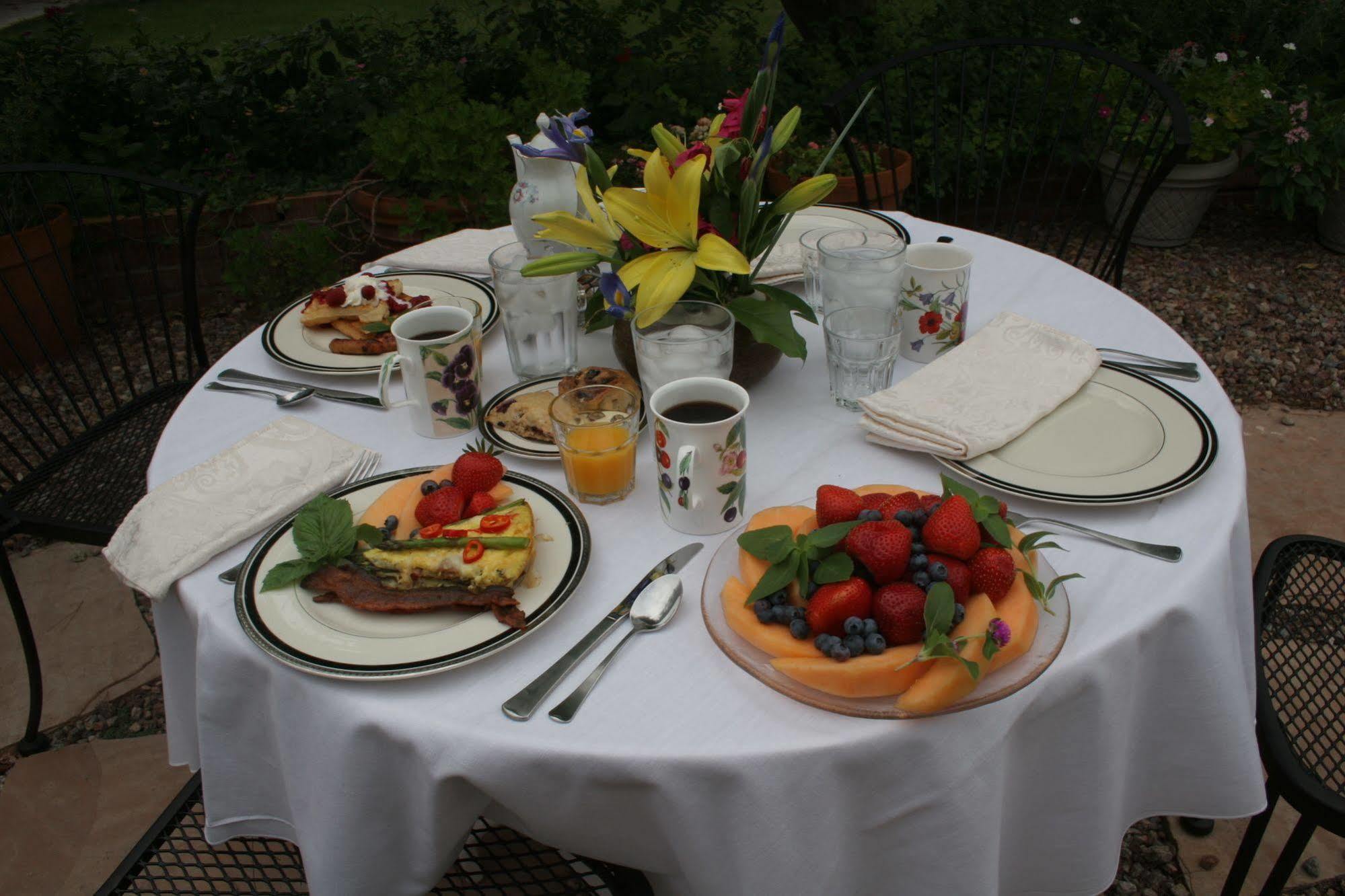 Mon Ami Bed And Breakfast Тусон Экстерьер фото